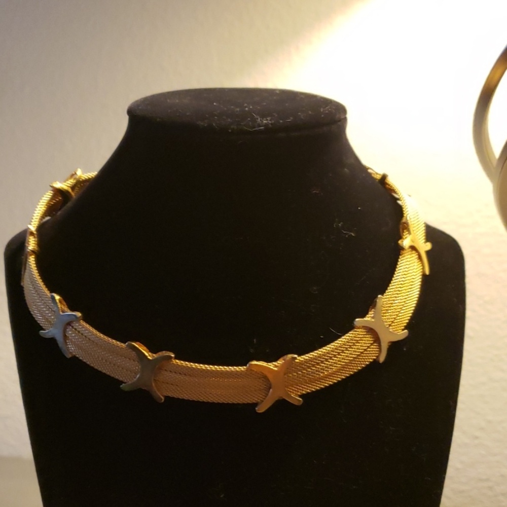 Gold nwcklacw